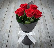 Букет 5 Красных роз Эдлесс Лав в Кузоватово