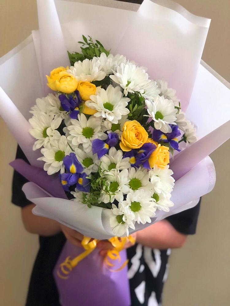 Букет цветов из: Ирисы, Хризантемы и Розы в Кузоватово