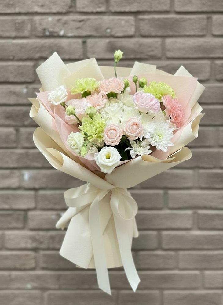 Букет цветов из: Гвоздики, Розы, Лизиантусы и Хризантемы в Кузоватово