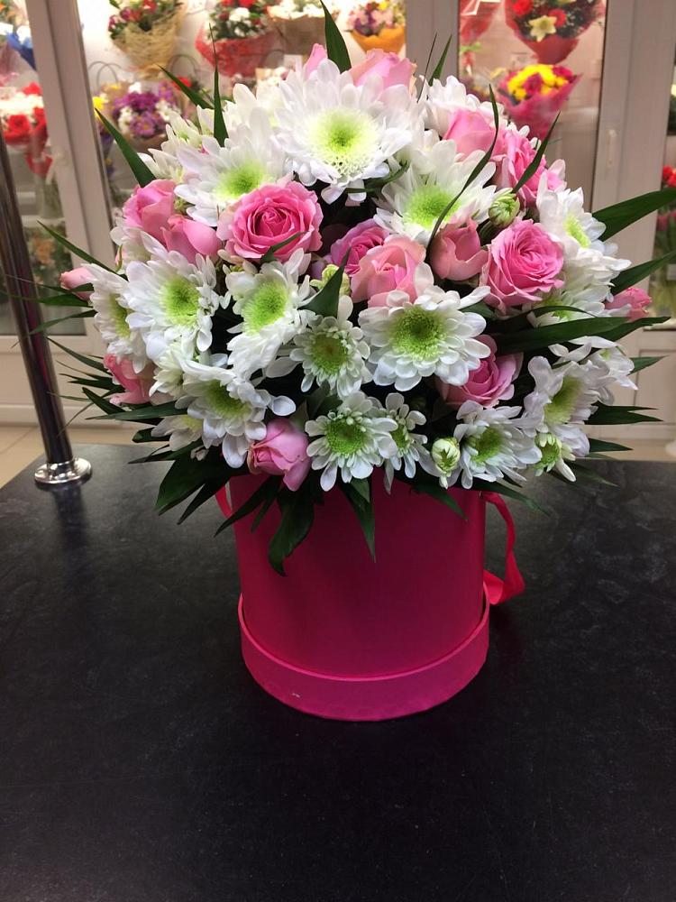 Цветочная композиция из Розы и Хризантемы в шляпной коробке в Кузоватово